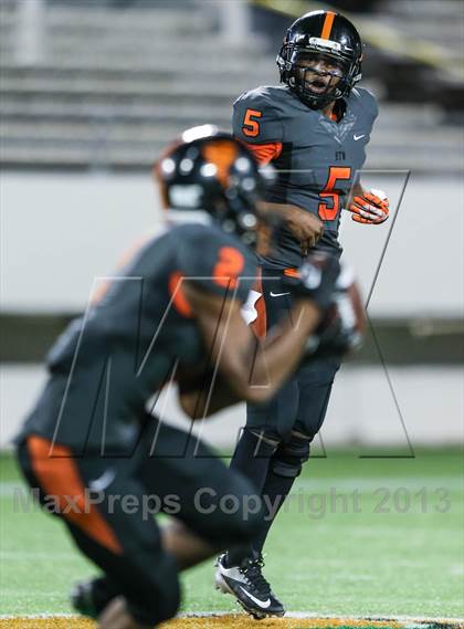 Thumbnail 1 in Washington vs. Bolles (FHSAA 4A Final)  photogallery.
