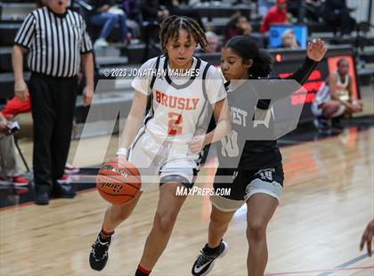 Thumbnail 2 in Brusly vs. Northwest (LHSAA Div II Non-Select Regional) photogallery.