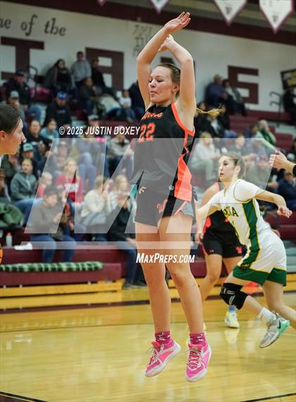 Thumbnail 3 in Eureka vs. Wells (NIAA 1A East League Semifinals) photogallery.