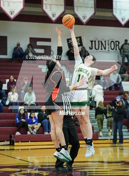 Thumbnail 3 in Eureka vs. Wells (NIAA 1A East League Semifinals) photogallery.