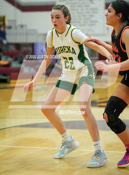 Thumbnail 2 in Eureka vs. Wells (NIAA 1A East League Semifinals) photogallery.