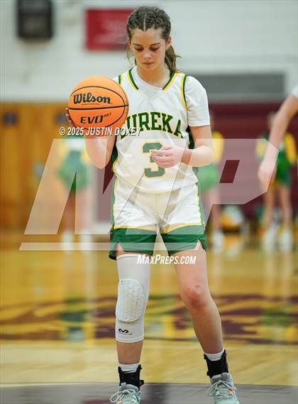 Thumbnail 3 in Eureka vs. Wells (NIAA 1A East League Semifinals) photogallery.