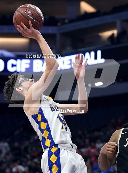 Thumbnail 2 in Foothill vs. Mt. Shasta (CIF State D5 Final) photogallery.