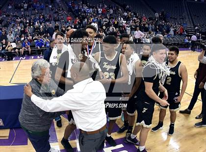 Thumbnail 2 in Foothill vs. Mt. Shasta (CIF State D5 Final) photogallery.