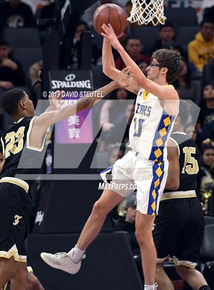 Thumbnail 3 in Foothill vs. Mt. Shasta (CIF State D5 Final) photogallery.