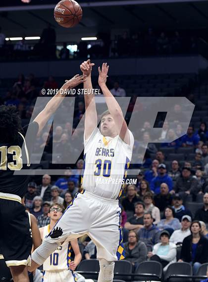 Thumbnail 2 in Foothill vs. Mt. Shasta (CIF State D5 Final) photogallery.