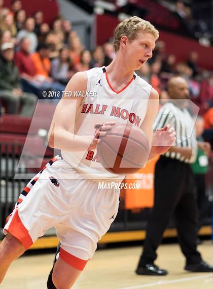 Thumbnail 3 in Half Moon Bay vs. Santa Cruz (CIF CCS D4 Final) photogallery.