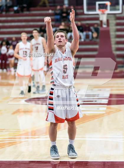 Thumbnail 1 in Half Moon Bay vs. Santa Cruz (CIF CCS D4 Final) photogallery.