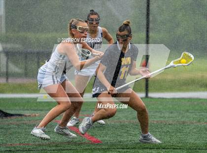 Thumbnail 2 in Shoreham-Wading River vs Bayport-Blue Point photogallery.