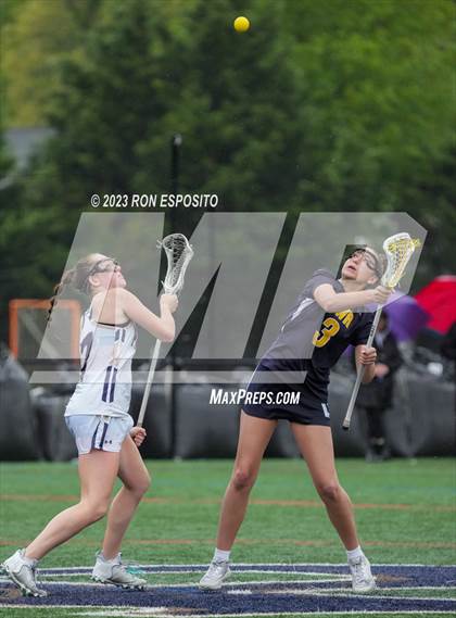 Thumbnail 2 in Shoreham-Wading River vs Bayport-Blue Point photogallery.