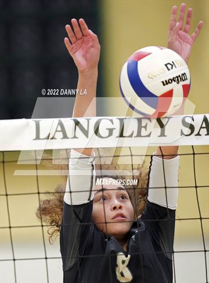 Thumbnail 1 in Oakton @ Langley photogallery.