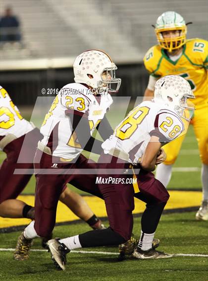 Thumbnail 3 in Osborne vs. St. Francis (KSHSAA 8M D1 Final) photogallery.
