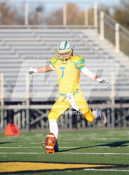 Thumbnail 1 in Osborne vs. St. Francis (KSHSAA 8M D1 Final) photogallery.