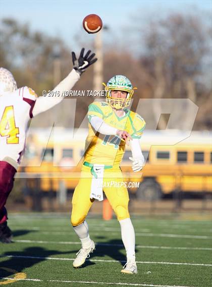 Thumbnail 3 in Osborne vs. St. Francis (KSHSAA 8M D1 Final) photogallery.
