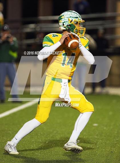 Thumbnail 3 in Osborne vs. St. Francis (KSHSAA 8M D1 Final) photogallery.