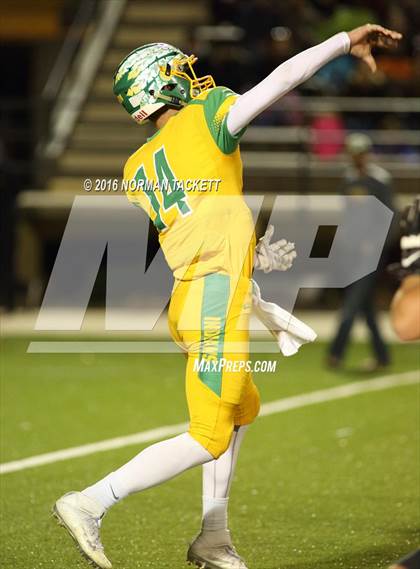 Thumbnail 3 in Osborne vs. St. Francis (KSHSAA 8M D1 Final) photogallery.