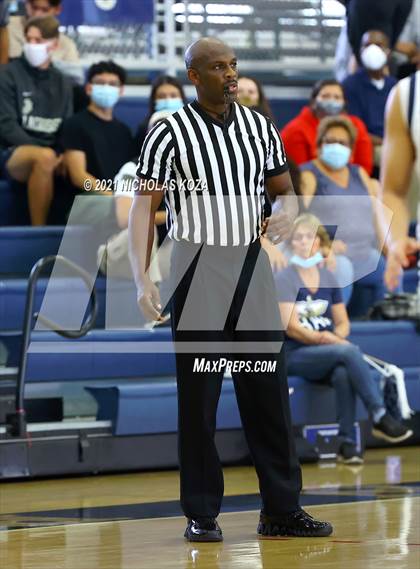 Thumbnail 3 in Mater Dei vs. St. John Bosco photogallery.