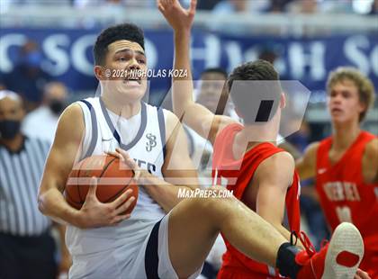 Thumbnail 3 in Mater Dei vs. St. John Bosco photogallery.