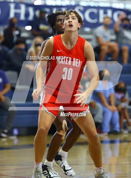 Thumbnail 2 in Mater Dei vs. St. John Bosco photogallery.