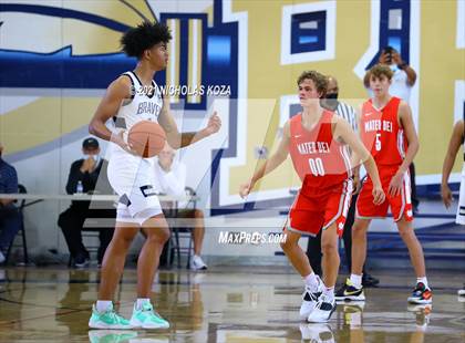 Thumbnail 2 in Mater Dei vs. St. John Bosco photogallery.