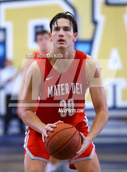 Thumbnail 3 in Mater Dei vs. St. John Bosco photogallery.