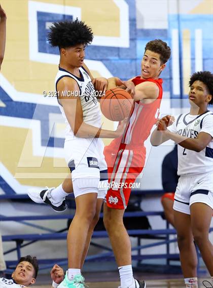 Thumbnail 3 in Mater Dei vs. St. John Bosco photogallery.