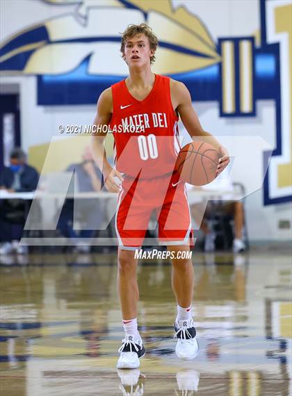 Thumbnail 1 in Mater Dei vs. St. John Bosco photogallery.