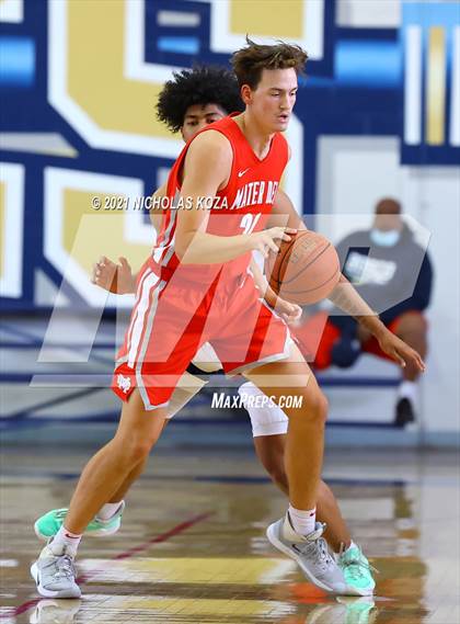 Thumbnail 2 in Mater Dei vs. St. John Bosco photogallery.