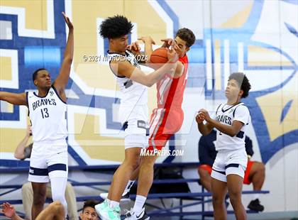 Thumbnail 2 in Mater Dei vs. St. John Bosco photogallery.