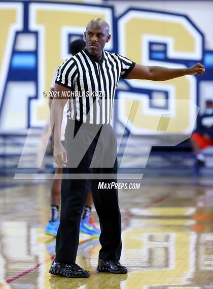 Thumbnail 3 in Mater Dei vs. St. John Bosco photogallery.