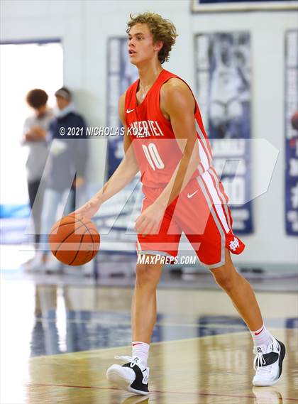 Thumbnail 3 in Mater Dei vs. St. John Bosco photogallery.
