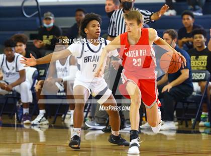 Thumbnail 3 in Mater Dei vs. St. John Bosco photogallery.