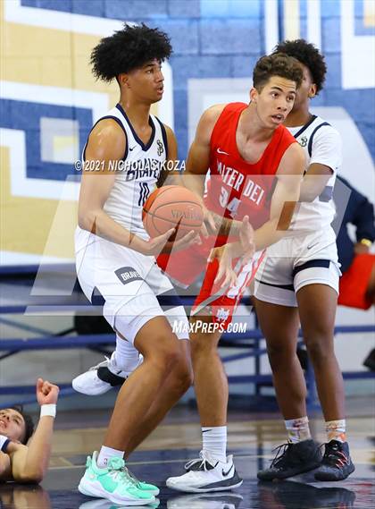 Thumbnail 1 in Mater Dei vs. St. John Bosco photogallery.