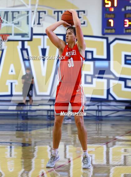 Thumbnail 3 in Mater Dei vs. St. John Bosco photogallery.