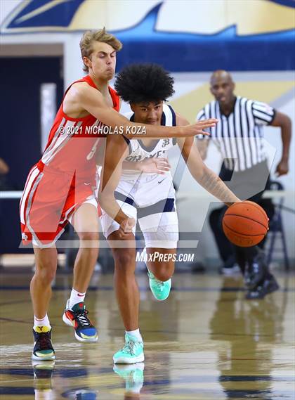 Thumbnail 2 in Mater Dei vs. St. John Bosco photogallery.