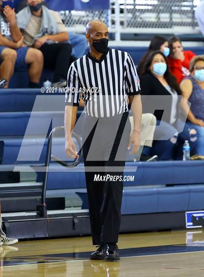 Thumbnail 1 in Mater Dei vs. St. John Bosco photogallery.