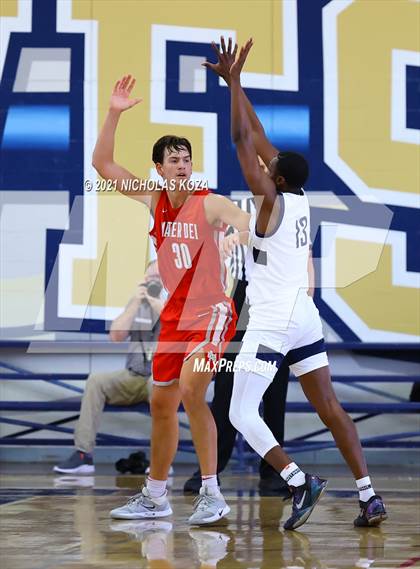 Thumbnail 2 in Mater Dei vs. St. John Bosco photogallery.