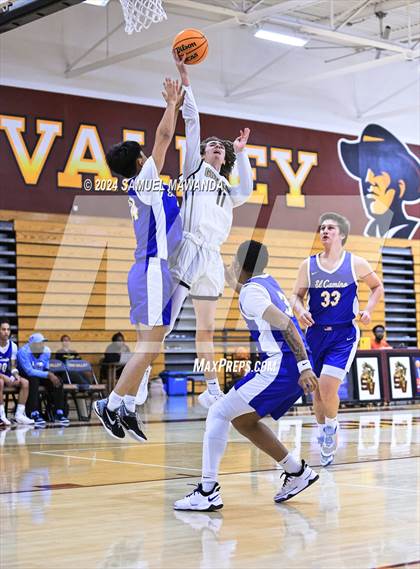 Thumbnail 2 in El Camino Real vs  Golden Valley (Annual Bob Hawking Simi Valley Tip-Off Classic) photogallery.