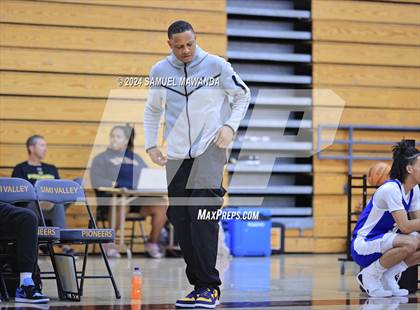 Thumbnail 2 in El Camino Real vs  Golden Valley (Annual Bob Hawking Simi Valley Tip-Off Classic) photogallery.