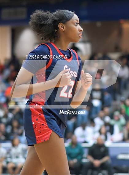 Thumbnail 3 in Alief Taylor vs. Fort Bend Hightower (UIL 6A D2 Basketball Regional Final) photogallery.