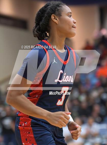 Thumbnail 3 in Alief Taylor vs. Fort Bend Hightower (UIL 6A D2 Basketball Regional Final) photogallery.