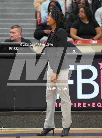Thumbnail 1 in Alief Taylor vs. Fort Bend Hightower (UIL 6A D2 Basketball Regional Final) photogallery.