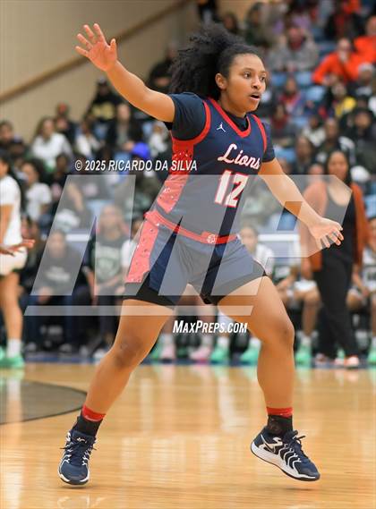 Thumbnail 2 in Alief Taylor vs. Fort Bend Hightower (UIL 6A D2 Basketball Regional Final) photogallery.