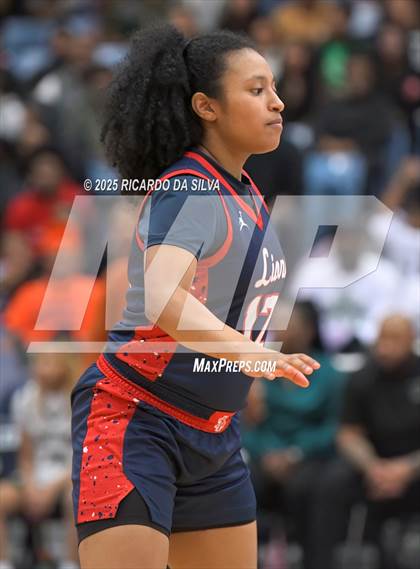 Thumbnail 2 in Alief Taylor vs. Fort Bend Hightower (UIL 6A D2 Basketball Regional Final) photogallery.