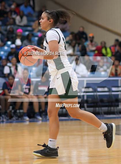 Thumbnail 2 in Alief Taylor vs. Fort Bend Hightower (UIL 6A D2 Basketball Regional Final) photogallery.