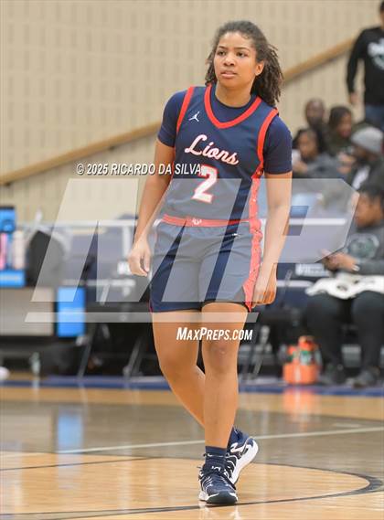 Thumbnail 1 in Alief Taylor vs. Fort Bend Hightower (UIL 6A D2 Basketball Regional Final) photogallery.