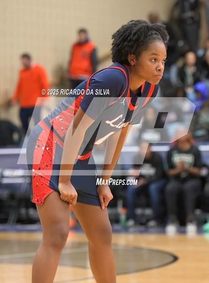 Thumbnail 2 in Alief Taylor vs. Fort Bend Hightower (UIL 6A D2 Basketball Regional Final) photogallery.