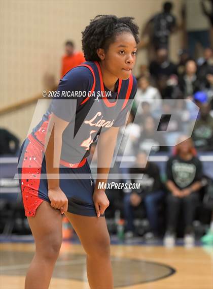 Thumbnail 1 in Alief Taylor vs. Fort Bend Hightower (UIL 6A D2 Basketball Regional Final) photogallery.
