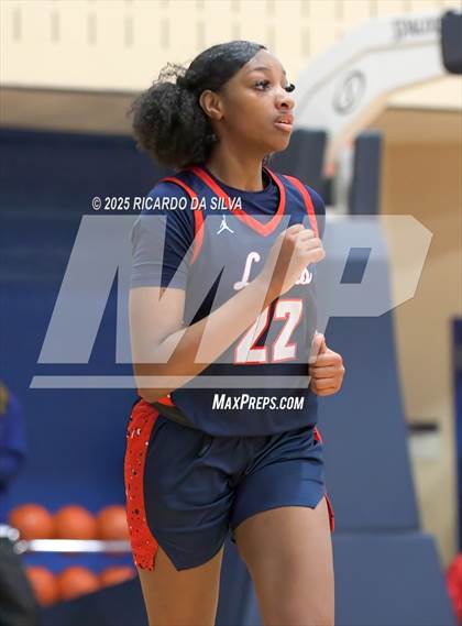 Thumbnail 3 in Alief Taylor vs. Fort Bend Hightower (UIL 6A D2 Basketball Regional Final) photogallery.