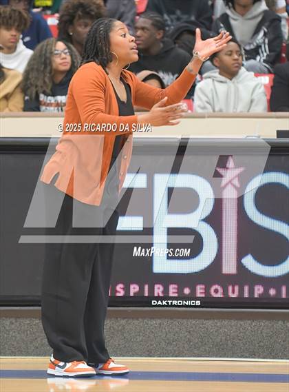 Thumbnail 2 in Alief Taylor vs. Fort Bend Hightower (UIL 6A D2 Basketball Regional Final) photogallery.